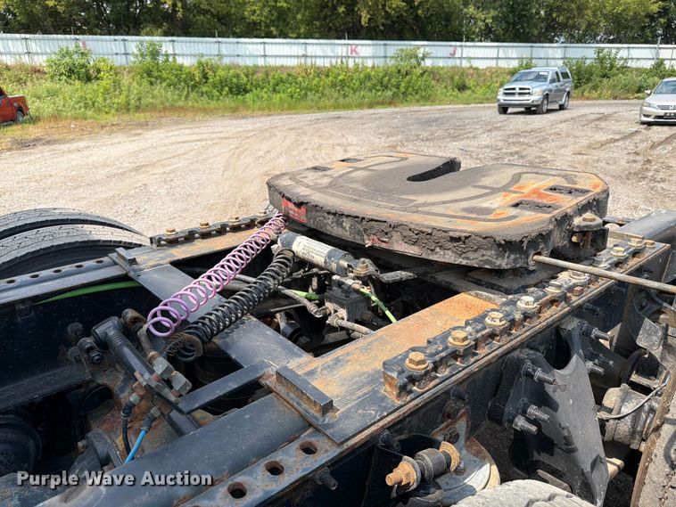 image for item YA2662 2020 International LT625 semi truck