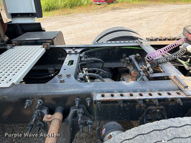 image for item YA2662 2020 International LT625 semi truck