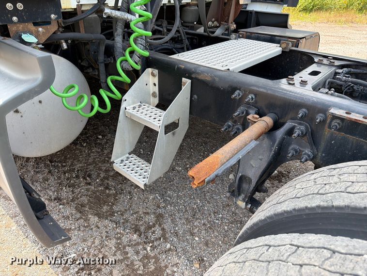 image for item YA2662 2020 International LT625 semi truck
