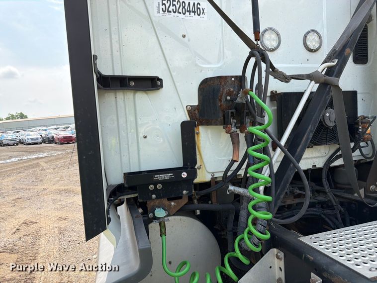 image for item YA2662 2020 International LT625 semi truck