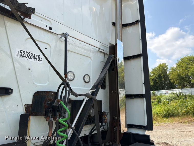 image for item YA2662 2020 International LT625 semi truck