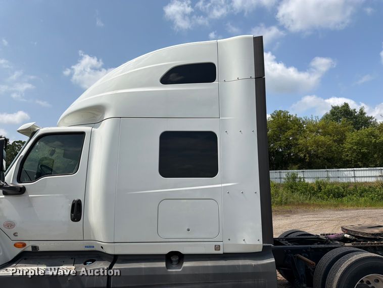 image for item YA2662 2020 International LT625 semi truck