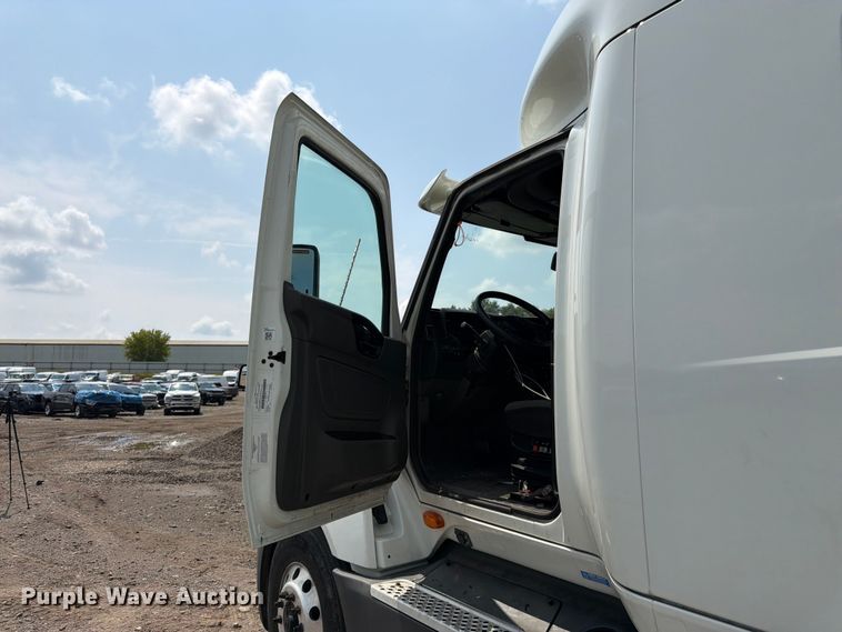 image for item YA2662 2020 International LT625 semi truck