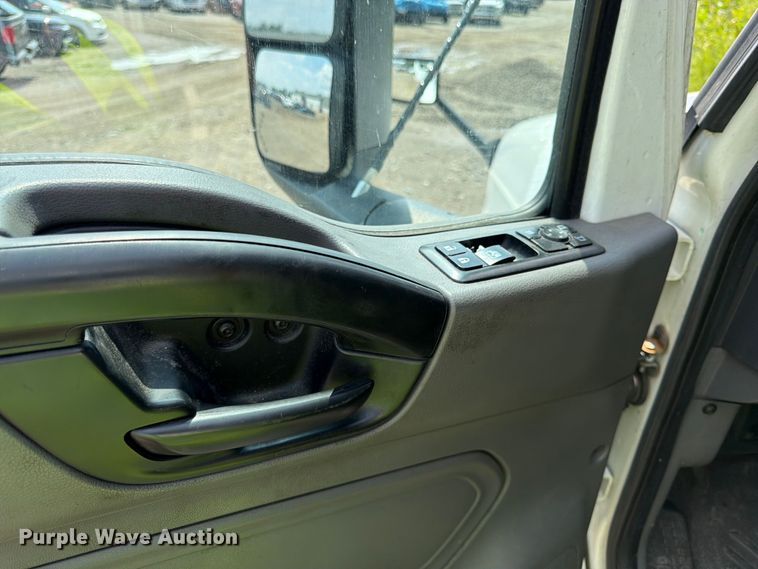 image for item YA2662 2020 International LT625 semi truck