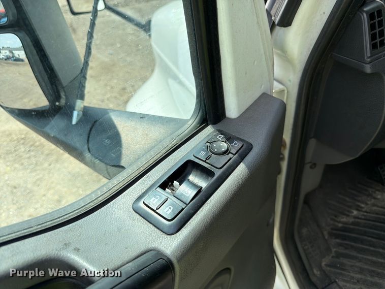 image for item YA2662 2020 International LT625 semi truck
