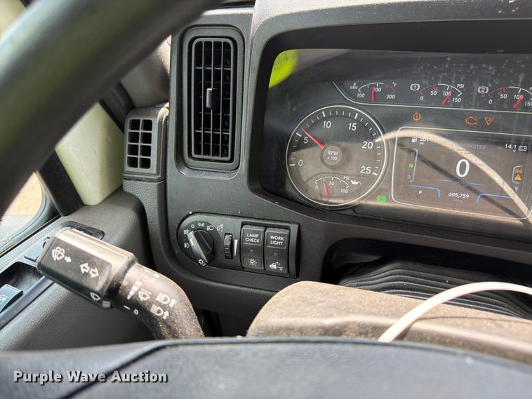 image for item YA2662 2020 International LT625 semi truck