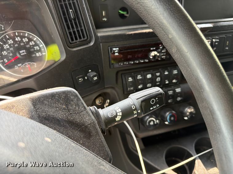 image for item YA2662 2020 International LT625 semi truck