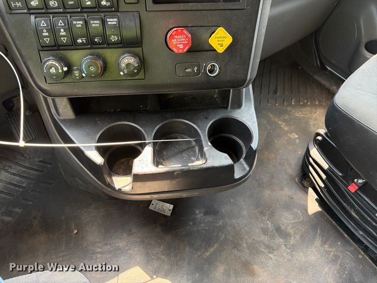 image for item YA2662 2020 International LT625 semi truck