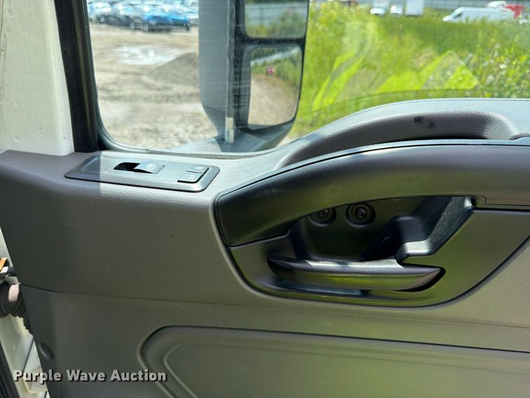 image for item YA2662 2020 International LT625 semi truck