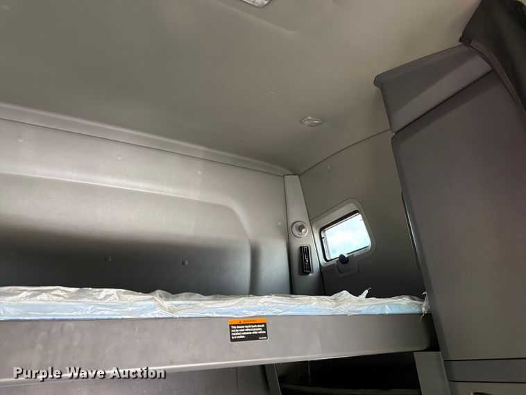 image for item YA2662 2020 International LT625 semi truck