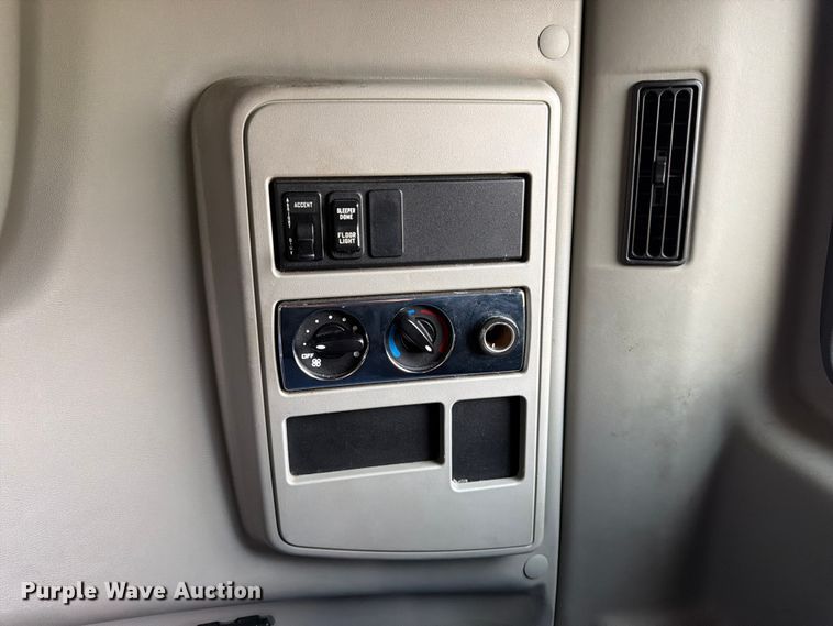 image for item YA2662 2020 International LT625 semi truck