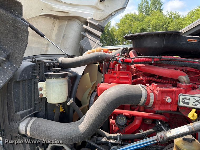 image for item YA2662 2020 International LT625 semi truck