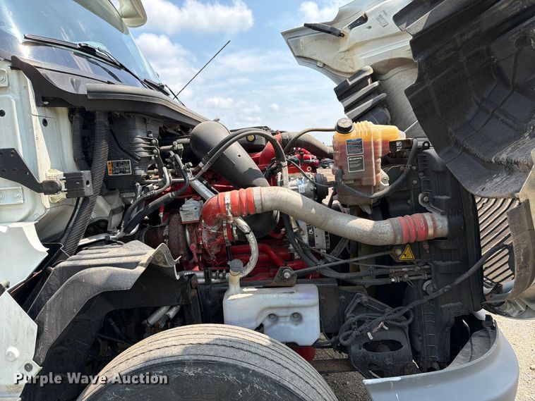 image for item YA2662 2020 International LT625 semi truck