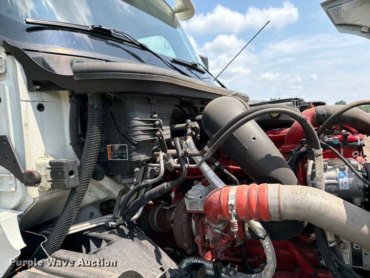 image for item YA2662 2020 International LT625 semi truck