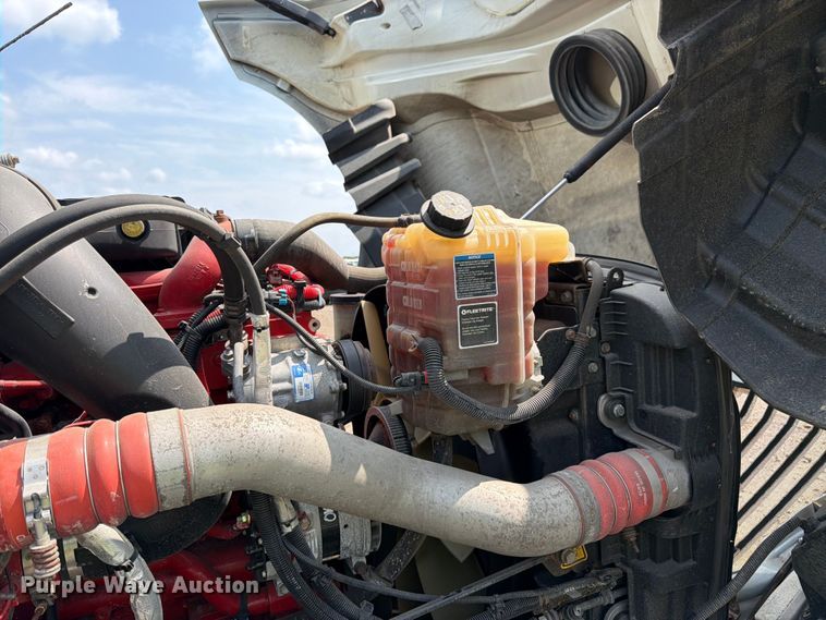 image for item YA2662 2020 International LT625 semi truck