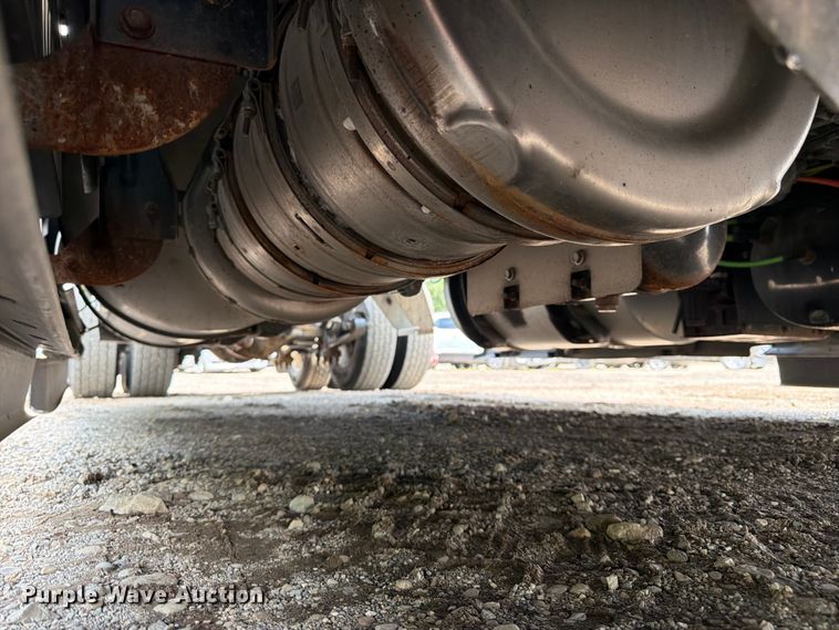 image for item YA2662 2020 International LT625 semi truck