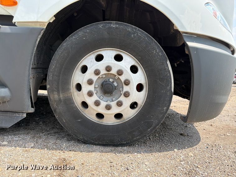 image for item YA2662 2020 International LT625 semi truck