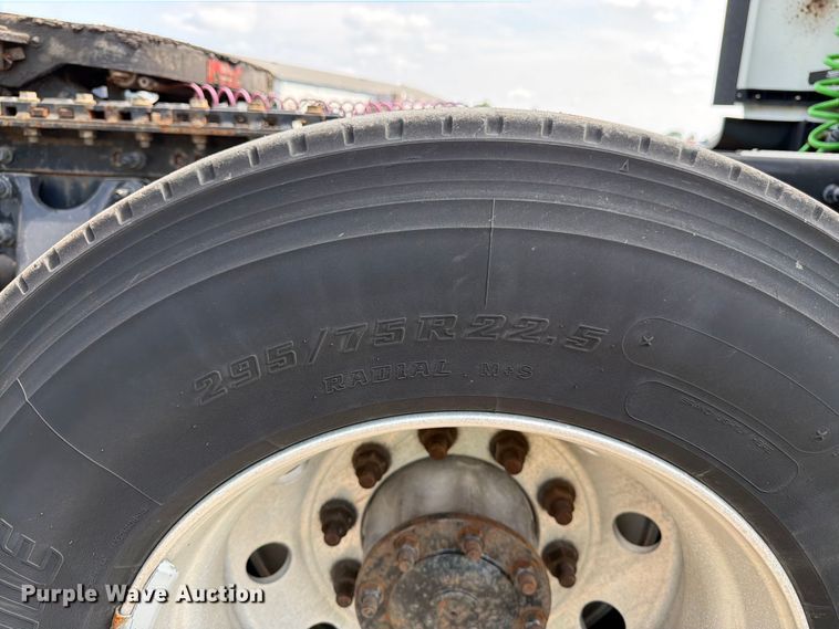 image for item YA2662 2020 International LT625 semi truck