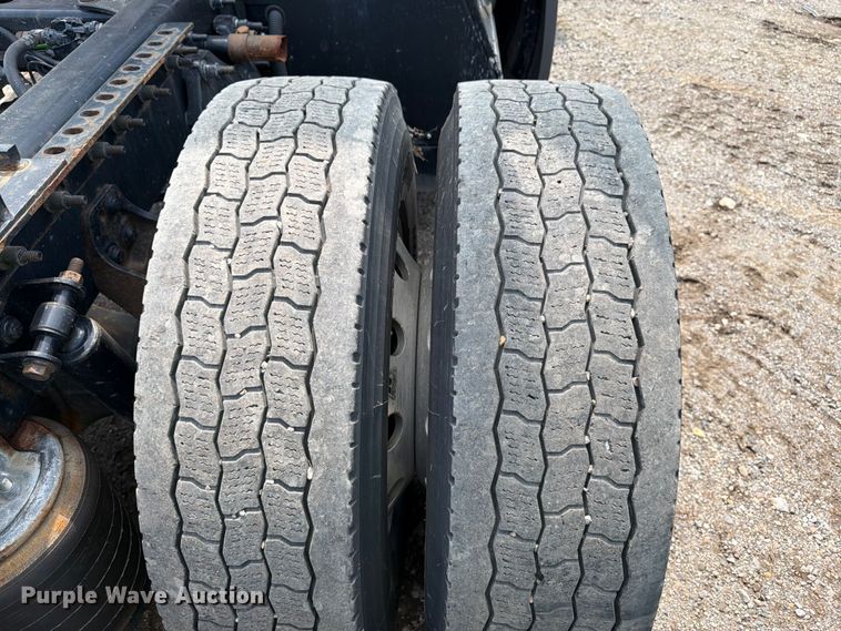 image for item YA2662 2020 International LT625 semi truck