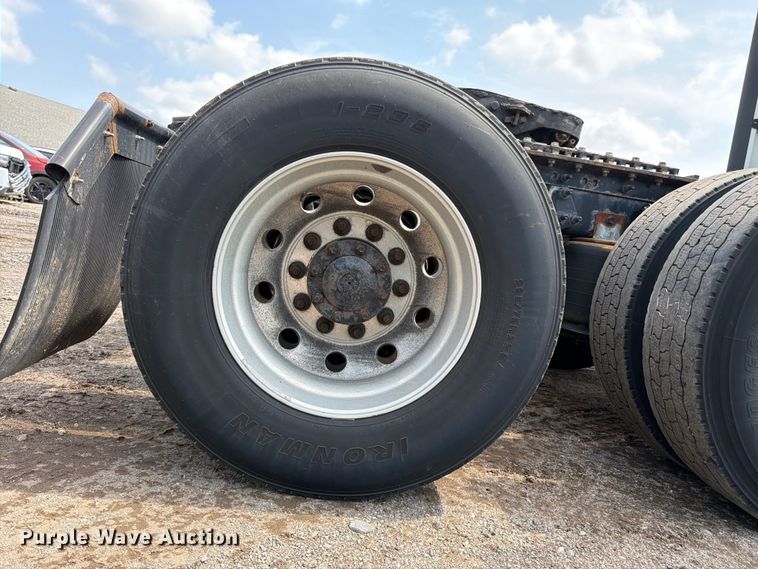 image for item YA2662 2020 International LT625 semi truck