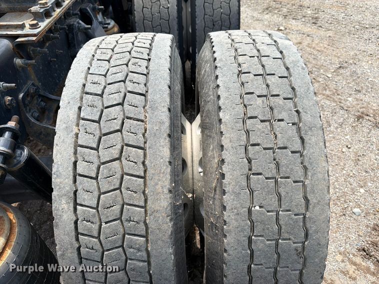 image for item YA2662 2020 International LT625 semi truck