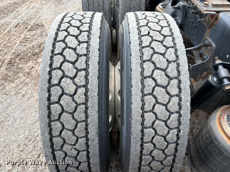 image for item YA2662 2020 International LT625 semi truck