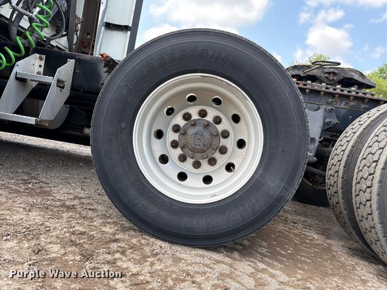 image for item YA2662 2020 International LT625 semi truck