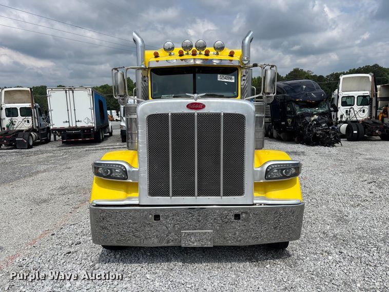 image for item YA2673 2018 Peterbilt 389 semi truck