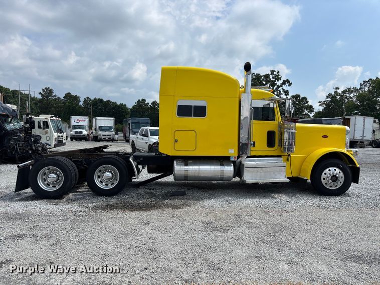 image for item YA2673 2018 Peterbilt 389 semi truck