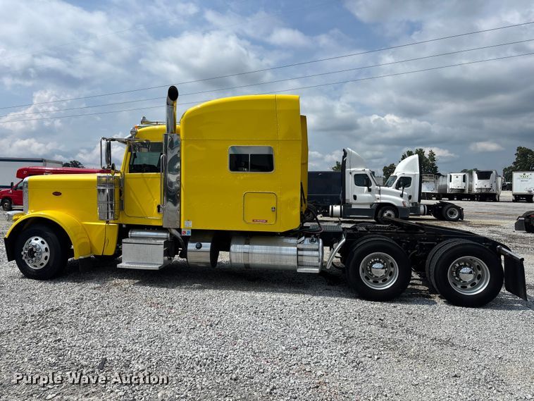 image for item YA2673 2018 Peterbilt 389 semi truck