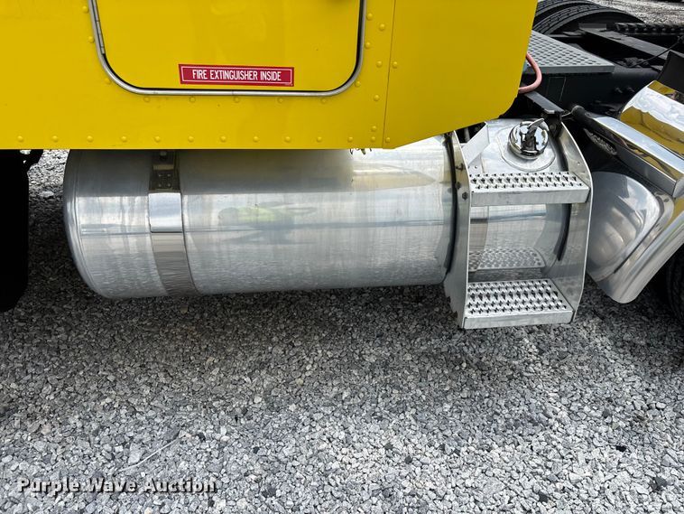 image for item YA2673 2018 Peterbilt 389 semi truck