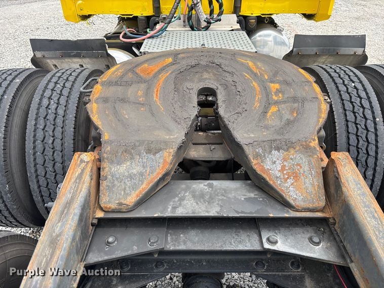 image for item YA2673 2018 Peterbilt 389 semi truck