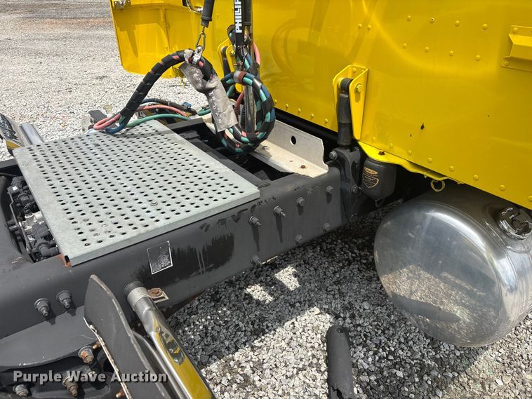 image for item YA2673 2018 Peterbilt 389 semi truck