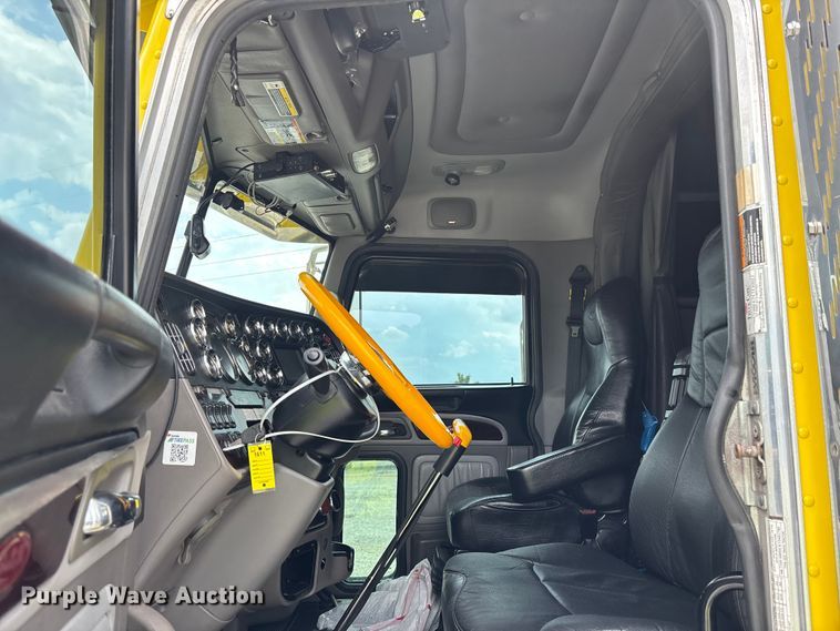 image for item YA2673 2018 Peterbilt 389 semi truck