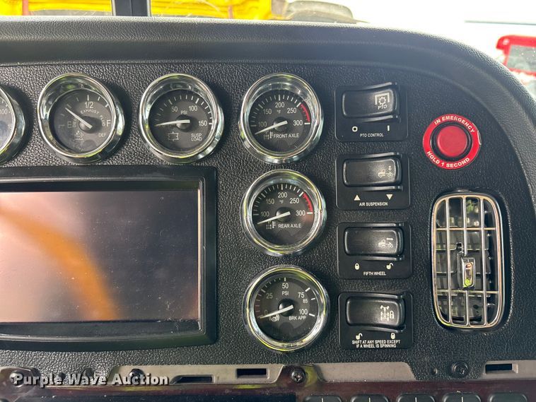 image for item YA2673 2018 Peterbilt 389 semi truck