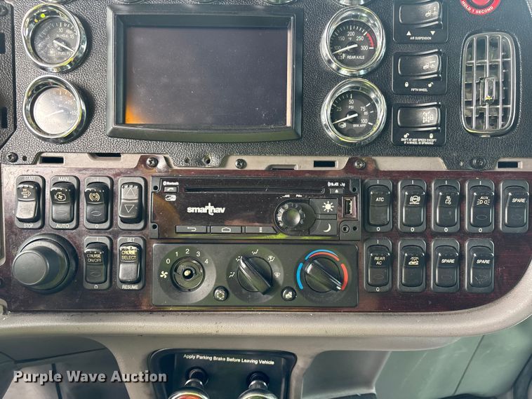 image for item YA2673 2018 Peterbilt 389 semi truck