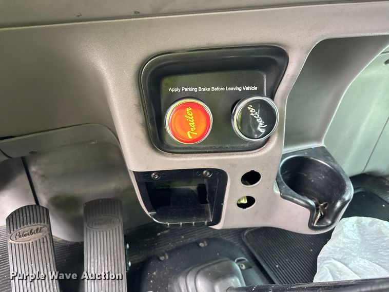 image for item YA2673 2018 Peterbilt 389 semi truck