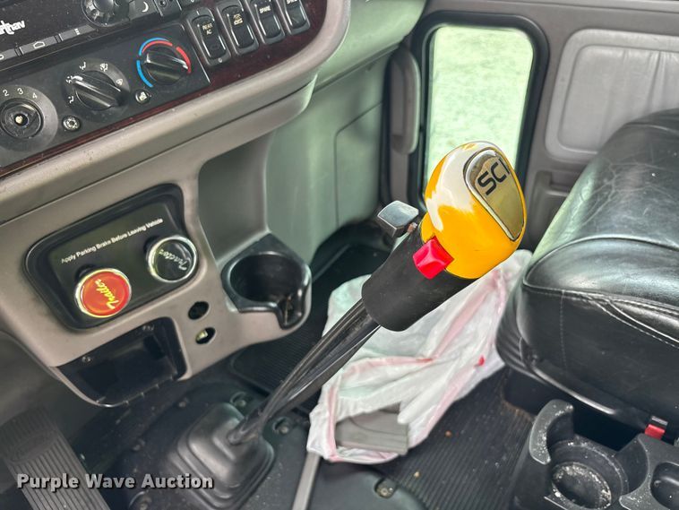 image for item YA2673 2018 Peterbilt 389 semi truck