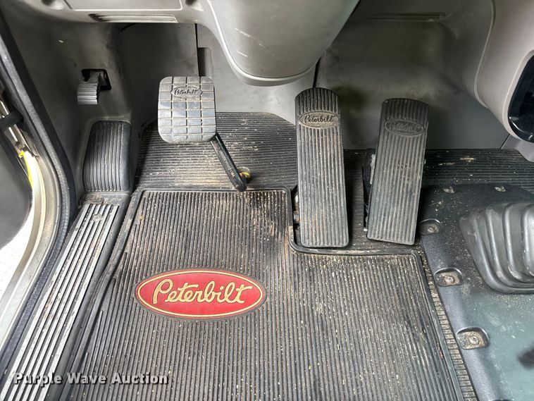 image for item YA2673 2018 Peterbilt 389 semi truck