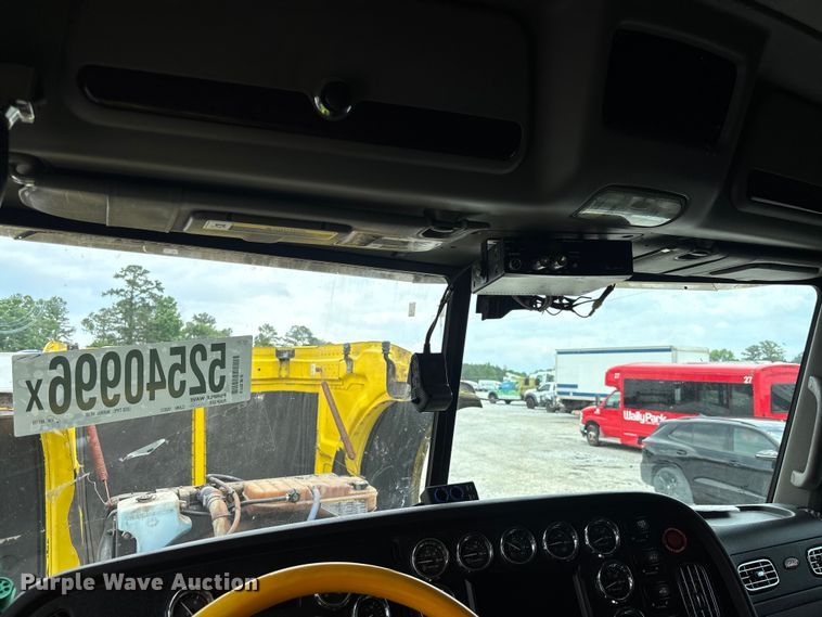 image for item YA2673 2018 Peterbilt 389 semi truck