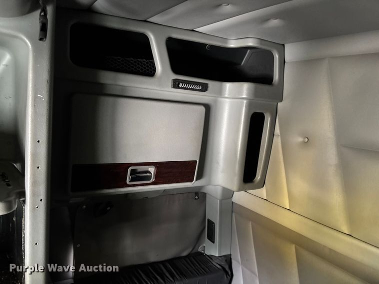 image for item YA2673 2018 Peterbilt 389 semi truck
