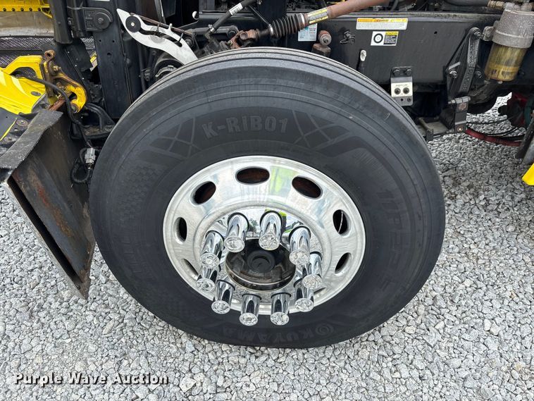 image for item YA2673 2018 Peterbilt 389 semi truck