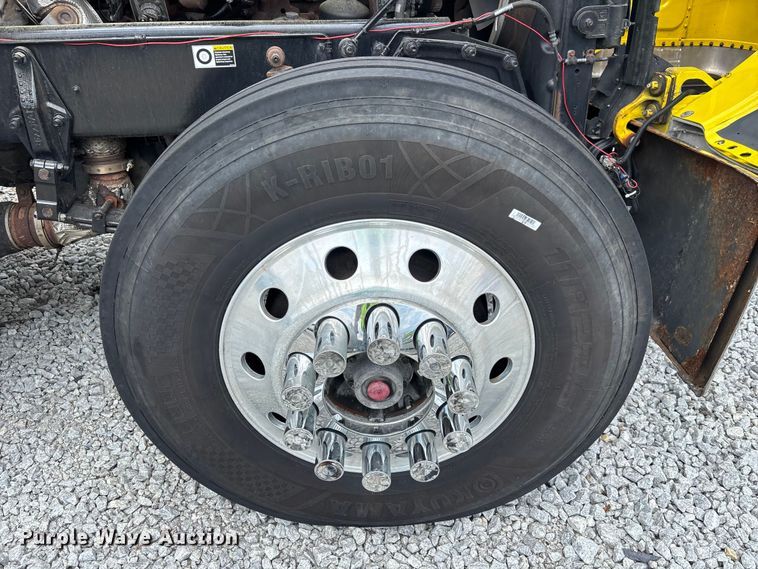 image for item YA2673 2018 Peterbilt 389 semi truck