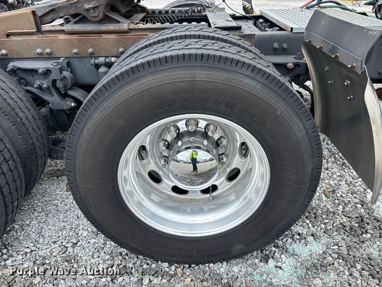 image for item YA2673 2018 Peterbilt 389 semi truck