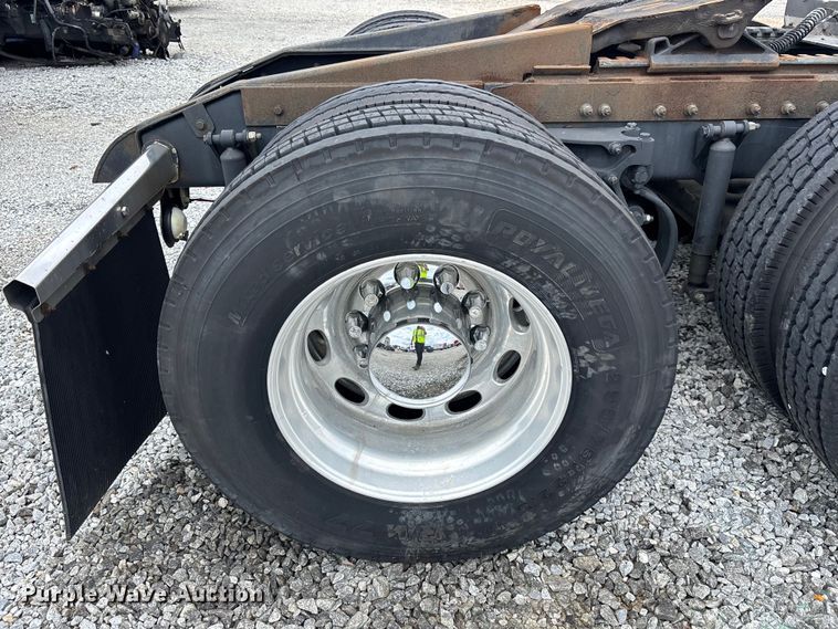 image for item YA2673 2018 Peterbilt 389 semi truck