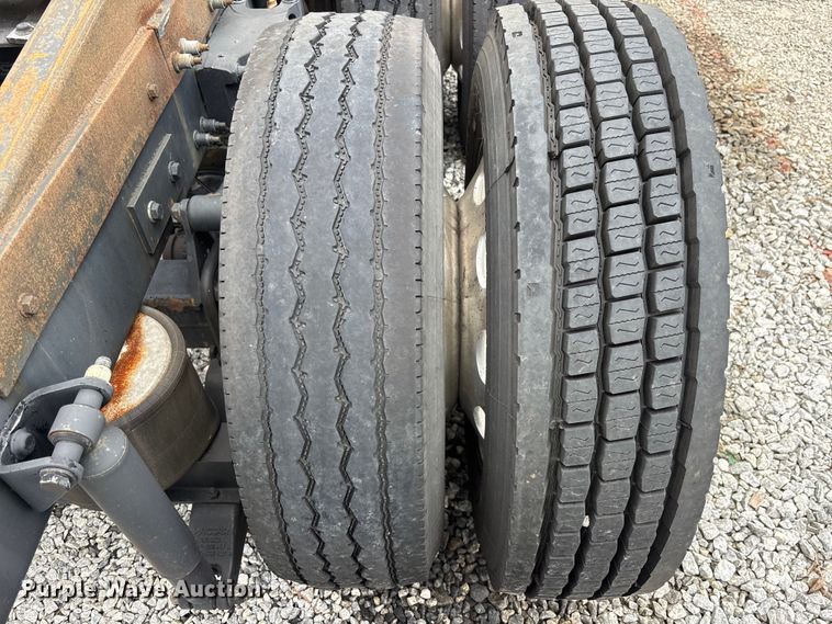image for item YA2673 2018 Peterbilt 389 semi truck