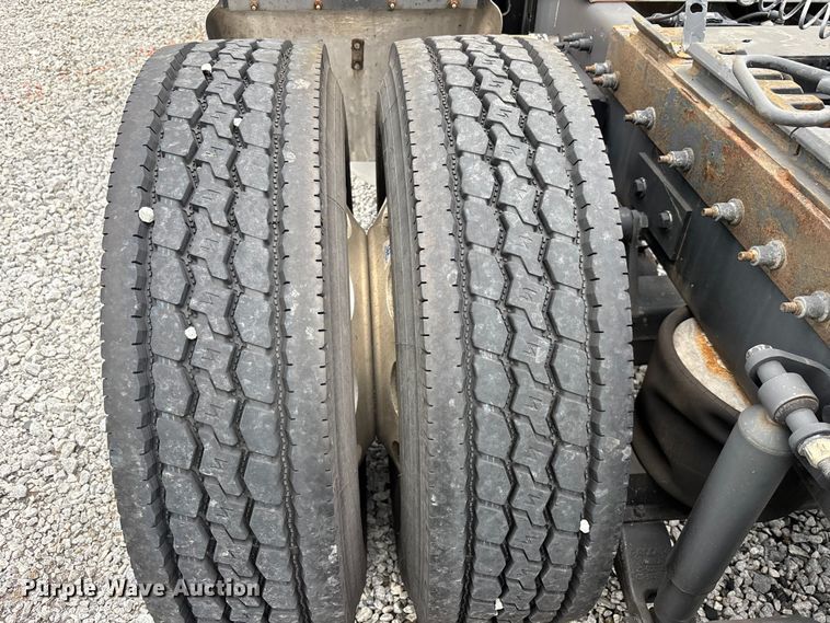 image for item YA2673 2018 Peterbilt 389 semi truck