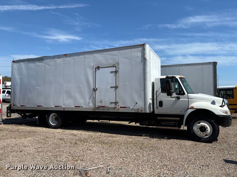 image for item YA2755 2019 International 4300 box truck