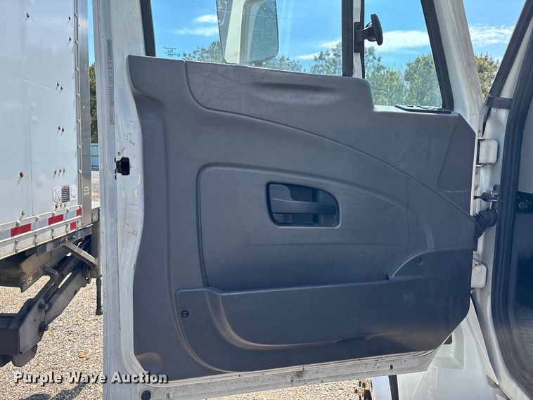 image for item YA2755 2019 International 4300 box truck