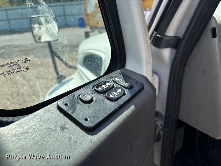 image for item YA2755 2019 International 4300 box truck